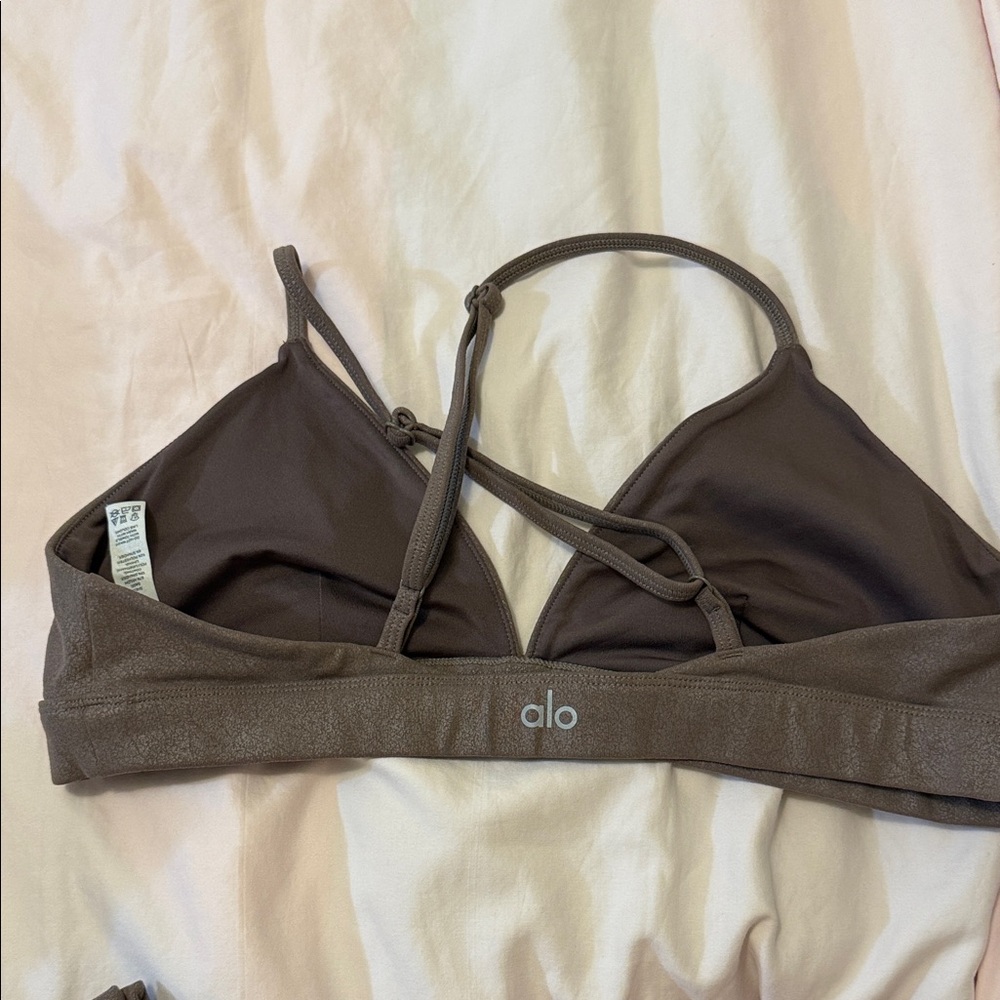 ALO Yoga Tan Activewear Set - Picture 11 of 15